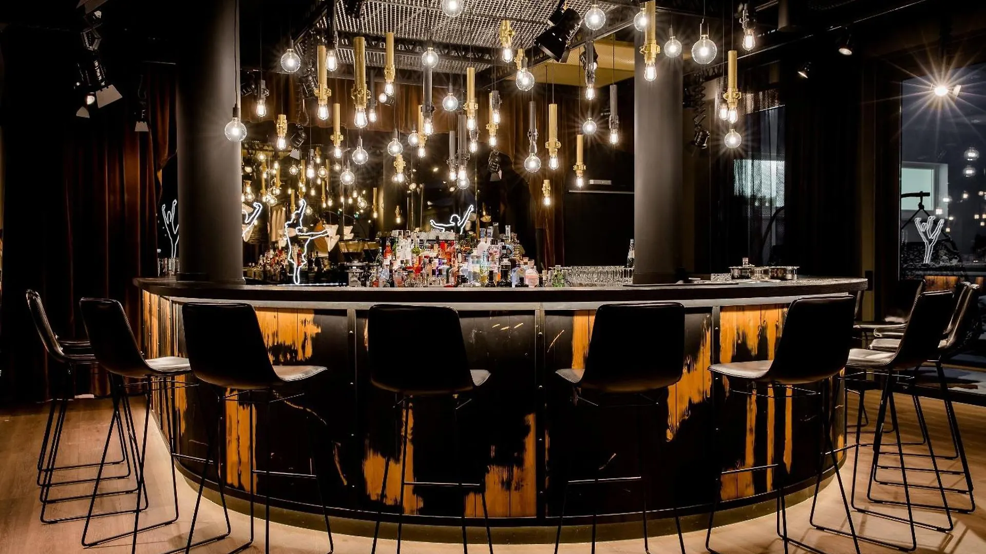 Motel One Stuttgart-Mitte 3*, Stoccarda